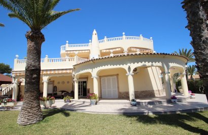 Resale - Villa - Torrevieia - Punta Prima
