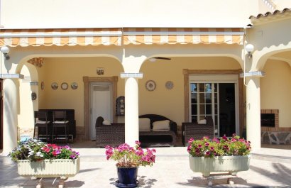 Resale - Villa - Torrevieia - Punta Prima