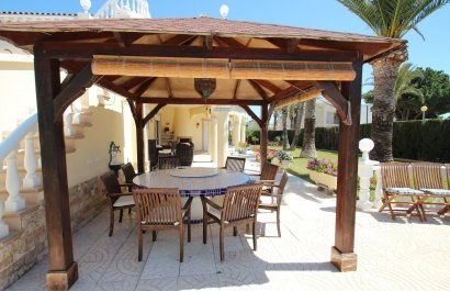 Resale - Villa - Torrevieia - Punta Prima