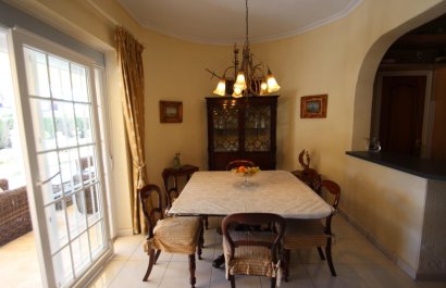 Resale - Villa - Torrevieia - Punta Prima