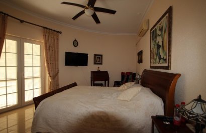 Resale - Villa - Torrevieia - Punta Prima