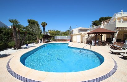 Resale - Villa - Torrevieia - Punta Prima