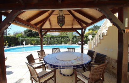 Resale - Villa - Torrevieia - Punta Prima