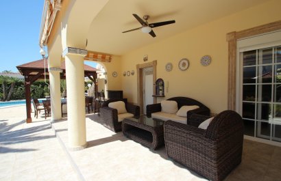 Resale - Villa - Torrevieia - Punta Prima
