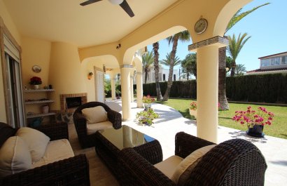Resale - Villa - Torrevieia - Punta Prima