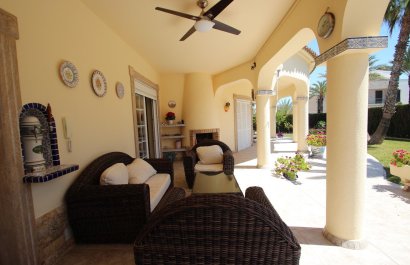 Resale - Villa - Torrevieia - Punta Prima