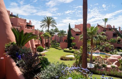 Resale - Apartment / flat - Estepoa - New Golden Mile