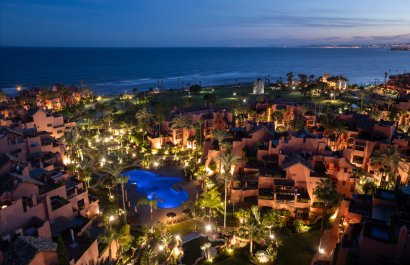 Resale - Apartment / flat - Estepoa - New Golden Mile