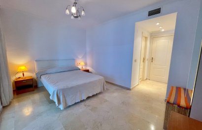 Resale - Apartment / flat - Marbella - Puerto Banús