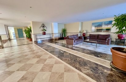 Resale - Apartment / flat - Marbella - Puerto Banús