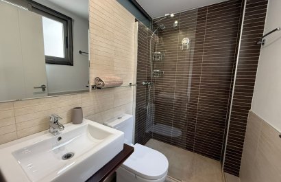 Resale - Townhouse / Duplex / Corner - Torrevieia - Punta Prima