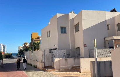 Resale - Townhouse / Duplex / Corner - Torrevieia - Punta Prima
