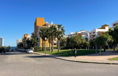 Resale - Townhouse / Duplex / Corner - Torrevieia - Punta Prima