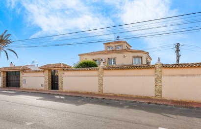 Resale - Villa - Torrevieia - Torrevieja