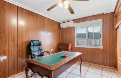 Resale - Villa - Torrevieia - Torrevieja