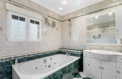 Resale - Villa - Torrevieia - Torrevieja