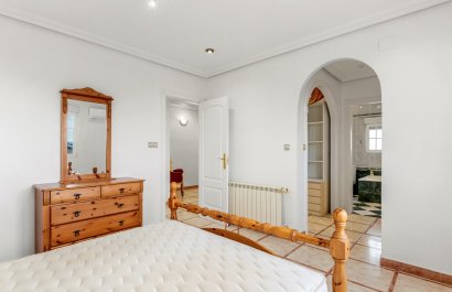 Resale - Villa - Torrevieia - Torrevieja