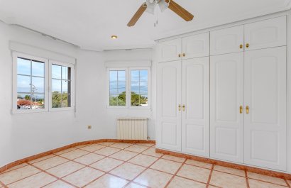 Resale - Villa - Torrevieia - Torrevieja