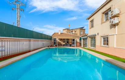 Resale - Villa - Torrevieia - Torrevieja