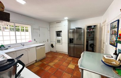 Resale - Villa - Marbella - Las Chapas