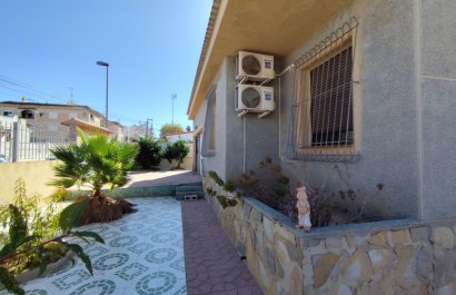 Resale - Villa - Torrevieia - Center