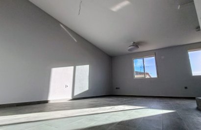 Resale - Townhouse / Duplex / Corner - La Romana