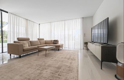 Resale - Apartment / flat - Estepoa - New Golden Mile