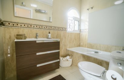 Resale - Villa - Orihuela Costa - Villamartín