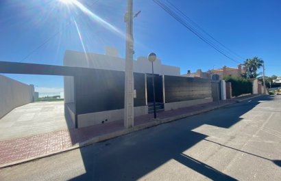 Resale - Villa - Los Balcones - Los Altos