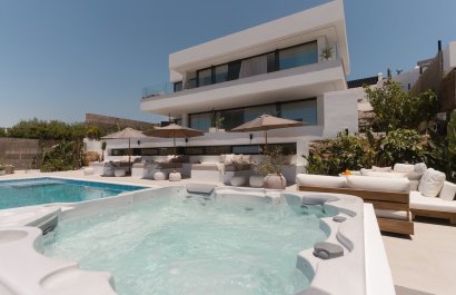 Resale - Villa - Marbella - Nueva Andalucía
