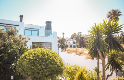 Resale - Villa - Marbella - Nueva Andalucía