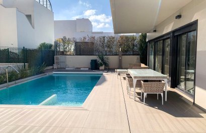 Resale - Villa - Orihuela Costa - Campoamor