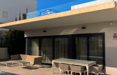 Resale - Villa - Orihuela Costa - Campoamor