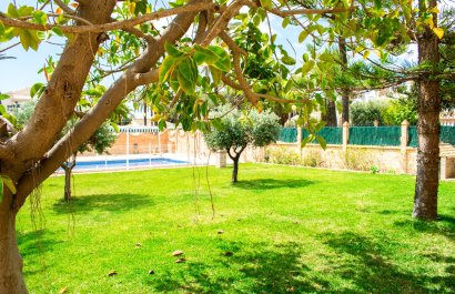 Reventa - Villa - Orihuela Costa - MUY CERCA DE LA PLAYA