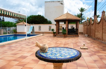 Reventa - Villa - Orihuela Costa - MUY CERCA DE LA PLAYA