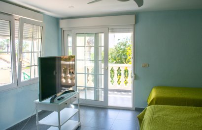 Reventa - Villa - Orihuela Costa - MUY CERCA DE LA PLAYA