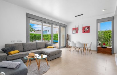 Resale - Villa - Orihuela - Vistabella