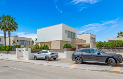 Resale - Villa - Orihuela - Vistabella