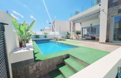 Resale - Villa - Orihuela Costa - Villamartín