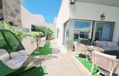 Resale - Villa - Orihuela Costa - Villamartín
