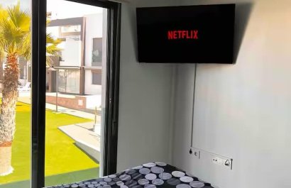 Resale - Townhouse / Duplex / Corner - Torrevieia - Punta Prima