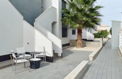 Resale - Townhouse / Duplex / Corner - Torrevieia - Punta Prima