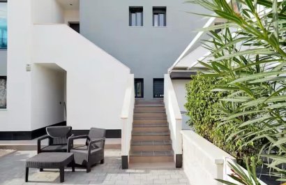 Resale - Townhouse / Duplex / Corner - Torrevieia - Punta Prima