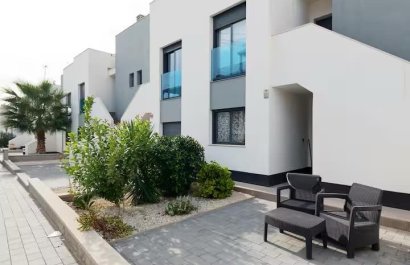 Resale - Townhouse / Duplex / Corner - Torrevieia - Punta Prima