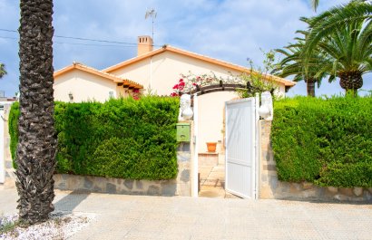 Resale - Villa - Orihuela Costa - MUY CERCA DE LA PLAYA