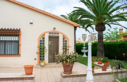 Resale - Villa - Orihuela Costa - MUY CERCA DE LA PLAYA