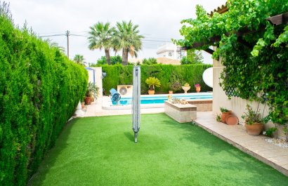 Resale - Villa - Orihuela Costa - MUY CERCA DE LA PLAYA