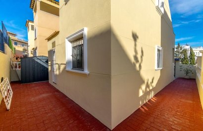 Resale - Villa - Orihuela Costa - Villamartín