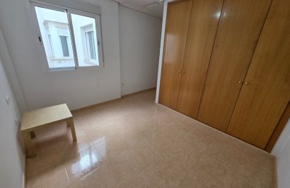 Resale - Apartment / flat - Almoradí - Center