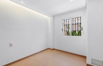 Resale - Villa - Torrevieia - Torrevieja